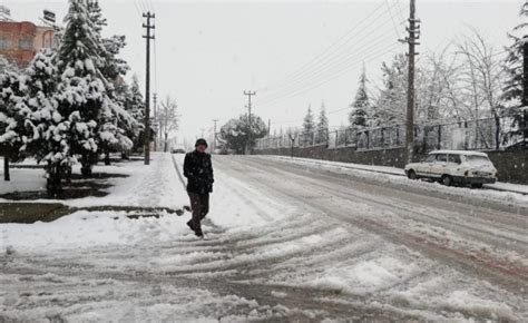 Manisanın Demirci ilçesinde kar yağışı